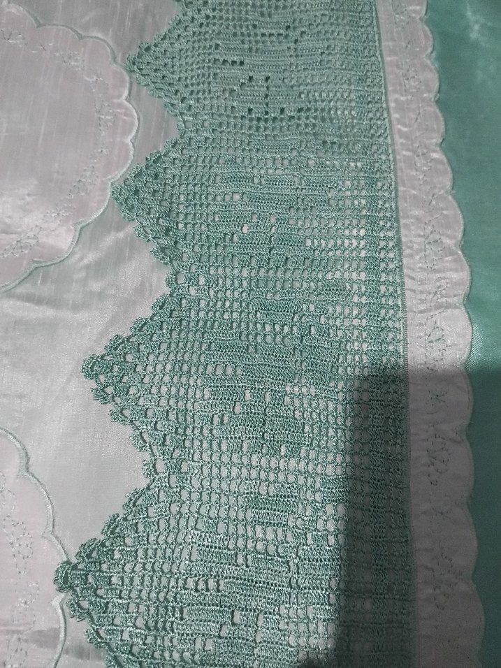 Ceyizden uc parça saten dantelli nakışlı pike takimi. - Görsel 4