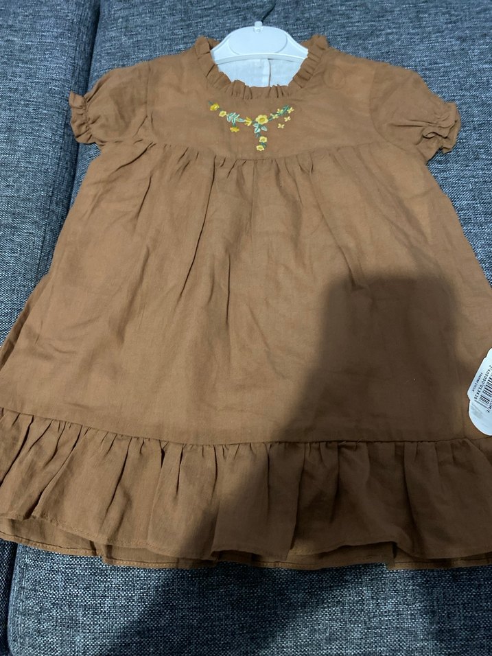 Kız Çocuk Kahverengi Fırfırlı Nakışlı Elbise - Görsel 3