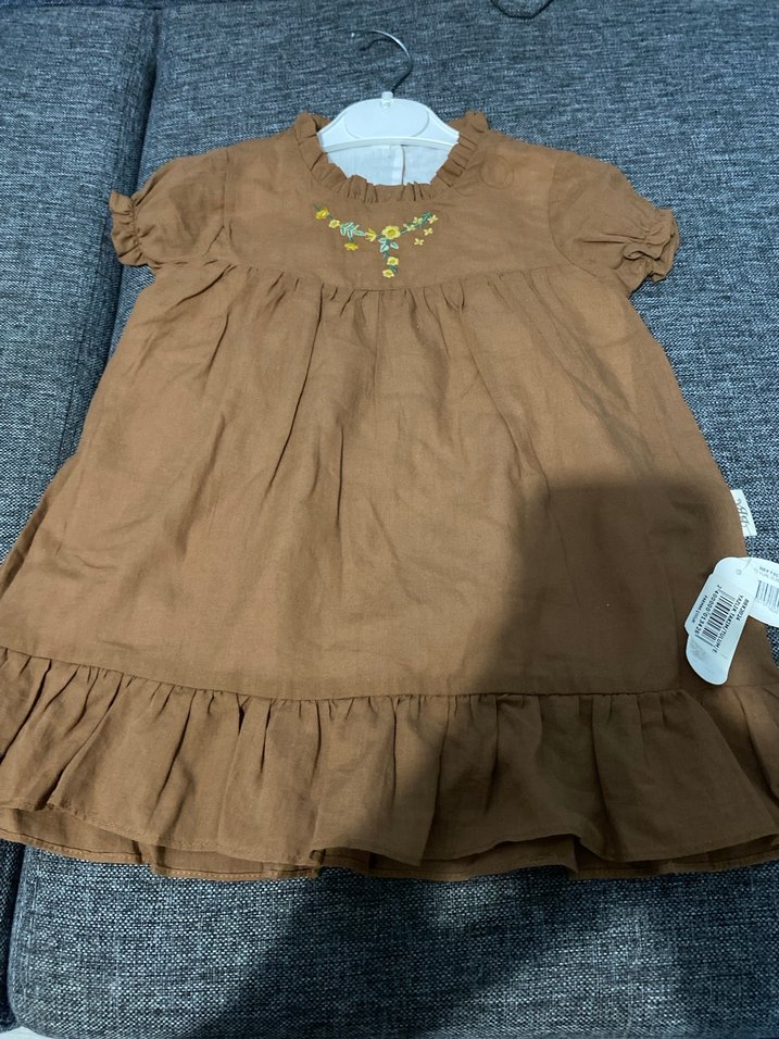 Kız Çocuk Kahverengi Fırfırlı Nakışlı Elbise - Görsel 2