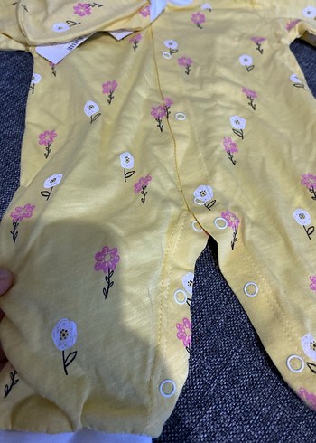 Sarı Çiçekli Bebek Tulumu - Görsel 3