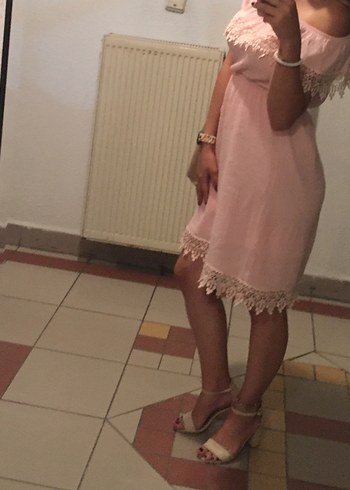 Dantel Detaylı Pembe Midi Straplez Elbise - Görsel 3