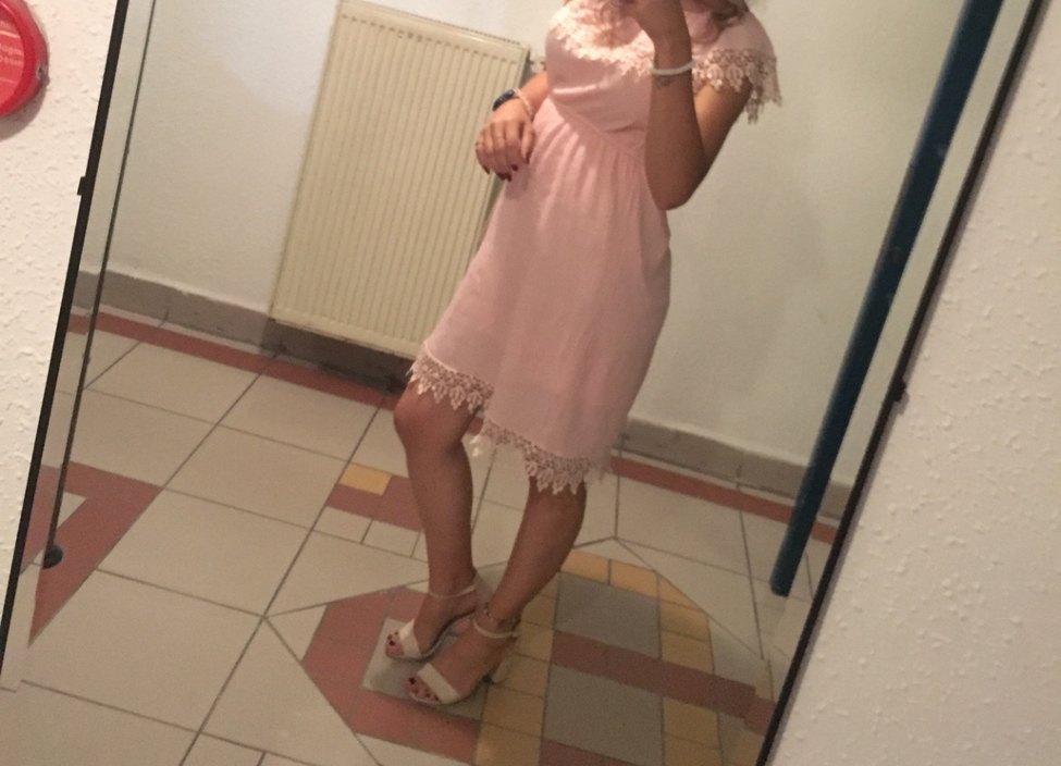 Dantel Detaylı Pembe Midi Straplez Elbise - Görsel 2