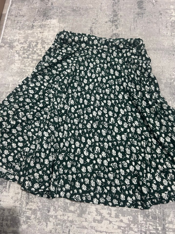 Yeşil çiçek desenli kısa etek - Görsel 2