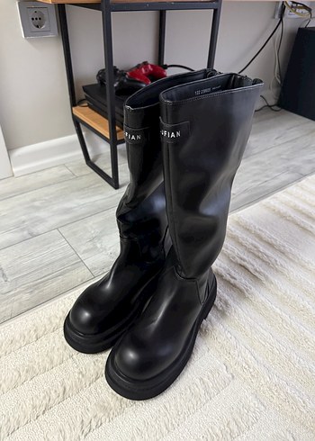39 Beden Siyah Fermuarlı Dizüstü Stiletto Çizme