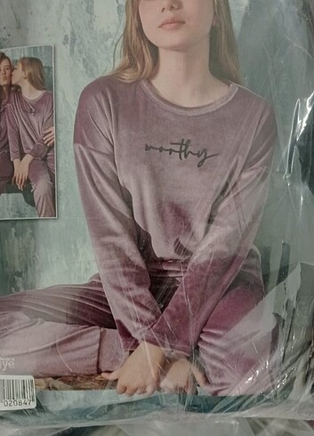 Çocuk pijama takımı her beden bulunur.6 yaştan başlıyor 15 yaşa 