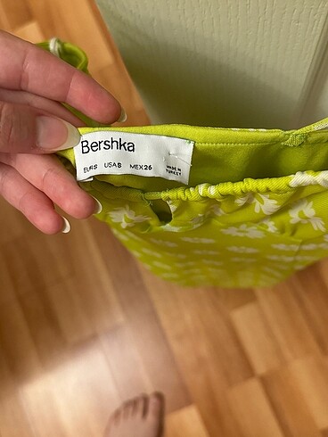 Bershka Bershka yeşil çiçekli mini yazlık elbise