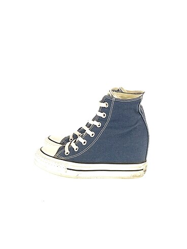 Converse Spor Ayakkabı %70 İndirimli.