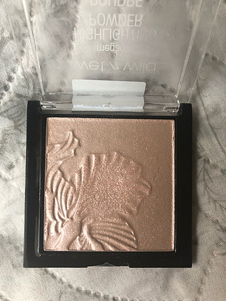 Blossom Glow Highlighter