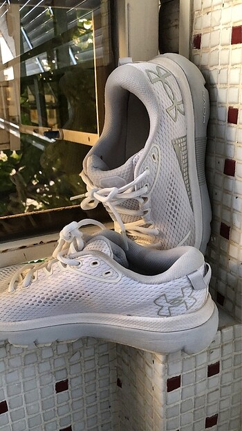 39 Beden beyaz Renk under armour spor ayakkabı