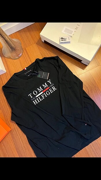Tommy hilfeger t shirt