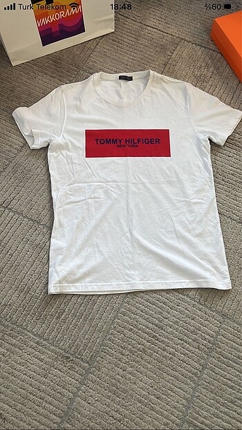 Tommy hilfeger t shirt