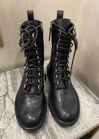 Siyah Deri Bağcıklı kadın Bot - Görsel 3