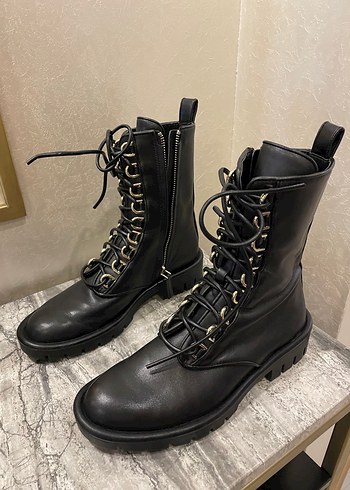 Siyah Deri Bağcıklı kadın Bot - Görsel 4