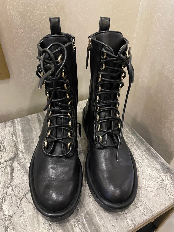 Siyah Deri Bağcıklı kadın Bot - Görsel 3