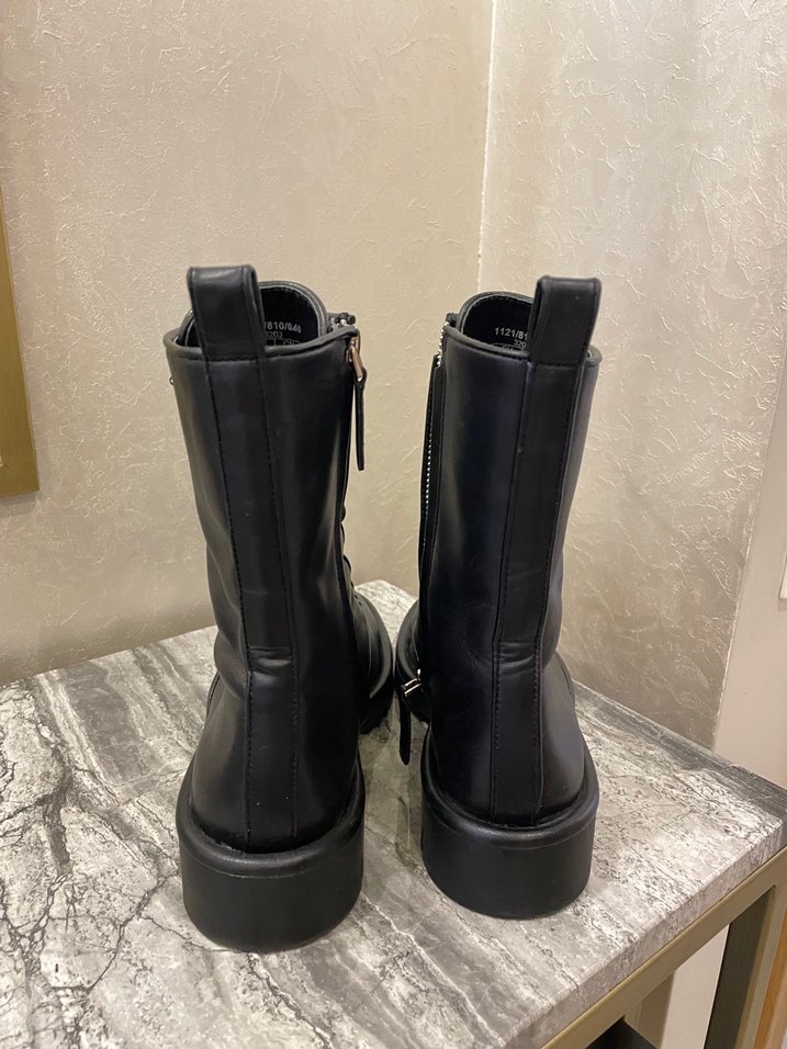 Siyah Deri Bağcıklı kadın Bot - Görsel 5