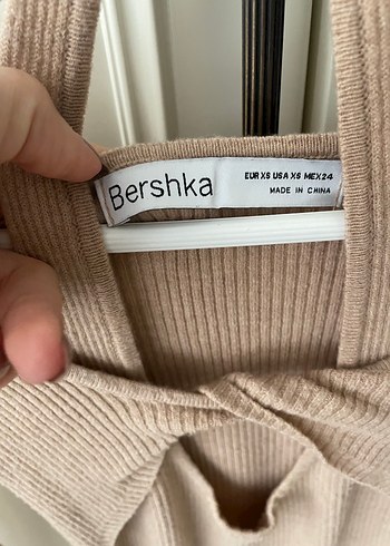 Kruvaze yaka askılı fitilli triko elbise - Görsel 3