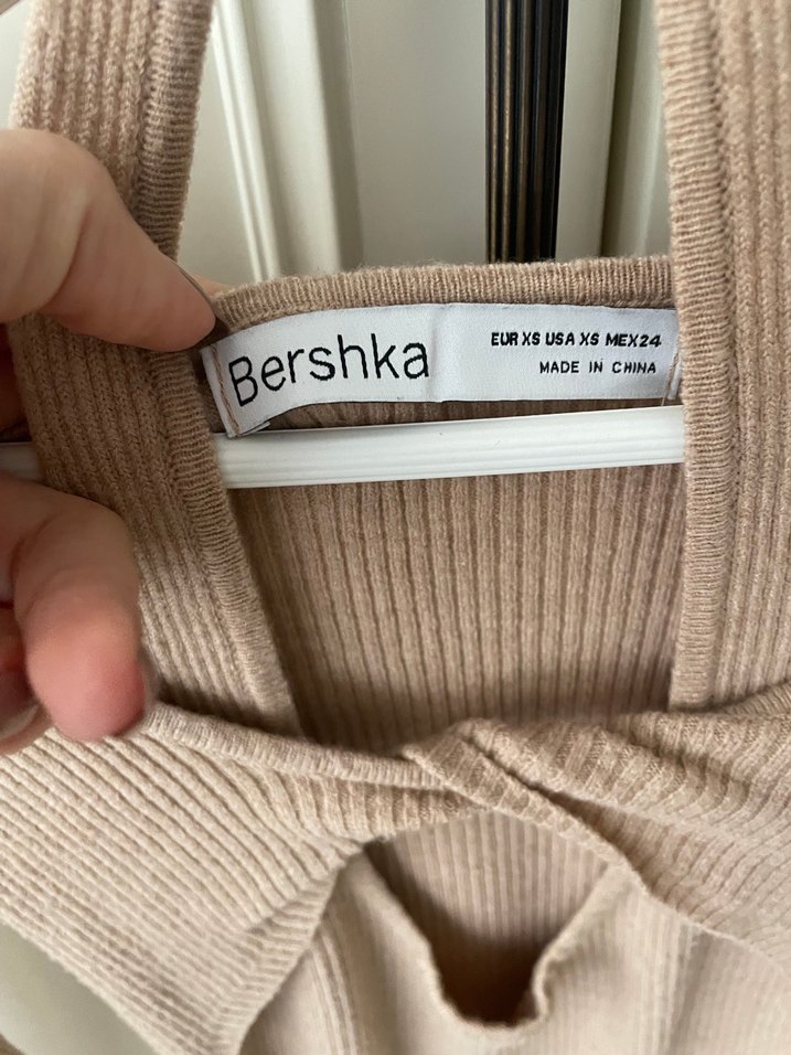 Kruvaze yaka askılı fitilli triko elbise - Görsel 3