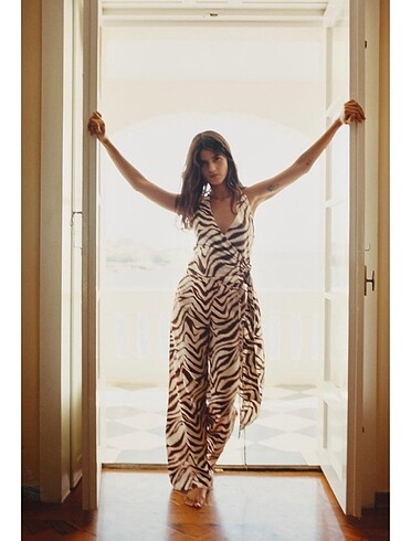 Zebra desenli Keten karışımlı bluz ve pantolon