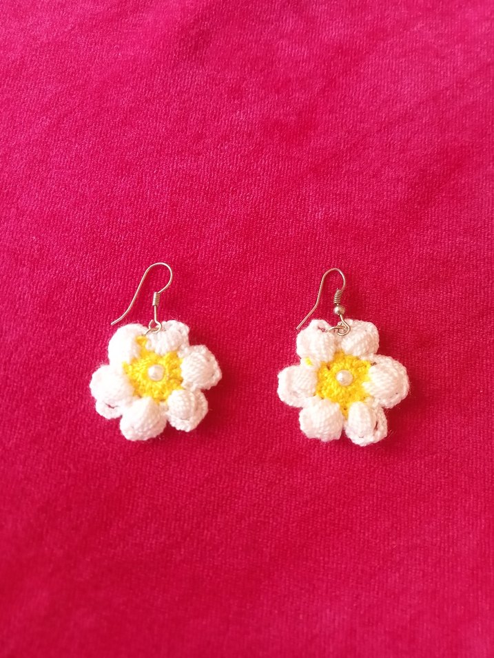 Nakışlı Boncuklu Mini Beyaz Çiçek Küpe - Görsel 3