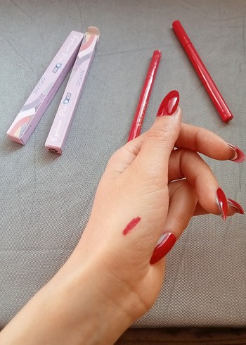 Ocean Suya Dayanıklı Kırmızı Likit Eyeliner - Görsel 4