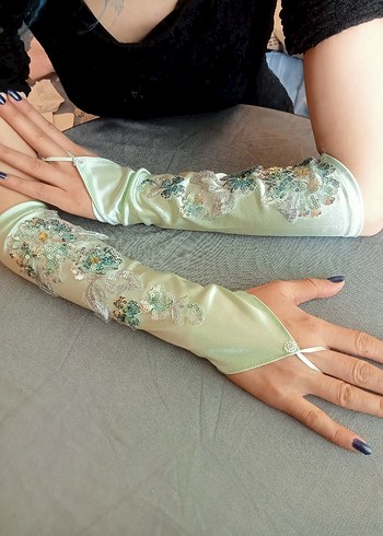 Yeşil İşlemeli Boncuklu Kadın Eldiven - Görsel 3