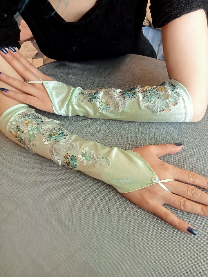 Yeşil İşlemeli Boncuklu Kadın Eldiven - Görsel 3