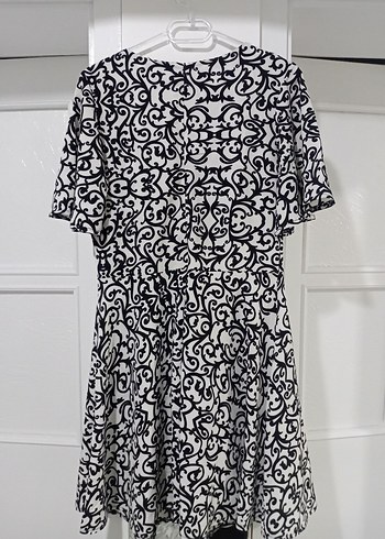 Dantel Detaylı V Yaka Midi Elbise - Görsel 4