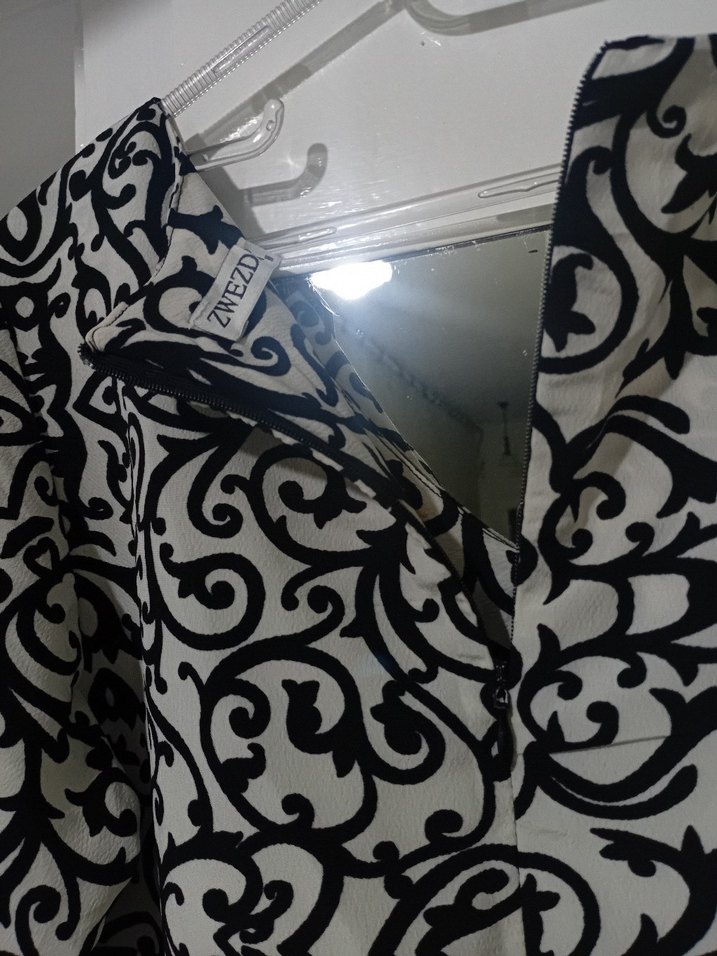 Dantel Detaylı V Yaka Midi Elbise - Görsel 5