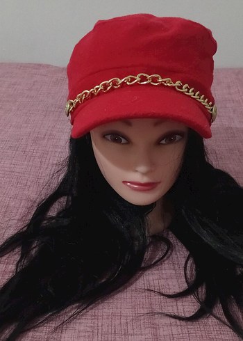 Kırmızı Zincir Detaylı Şapka  Trend & Şık - Görsel 7