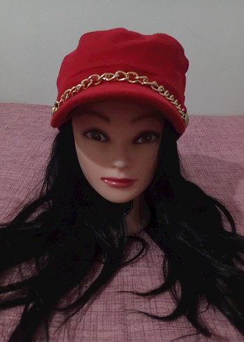 Kırmızı Zincir Detaylı Şapka  Trend & Şık - Görsel 2