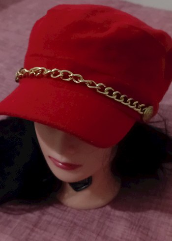 Kırmızı Zincir Detaylı Şapka  Trend & Şık - Görsel 5