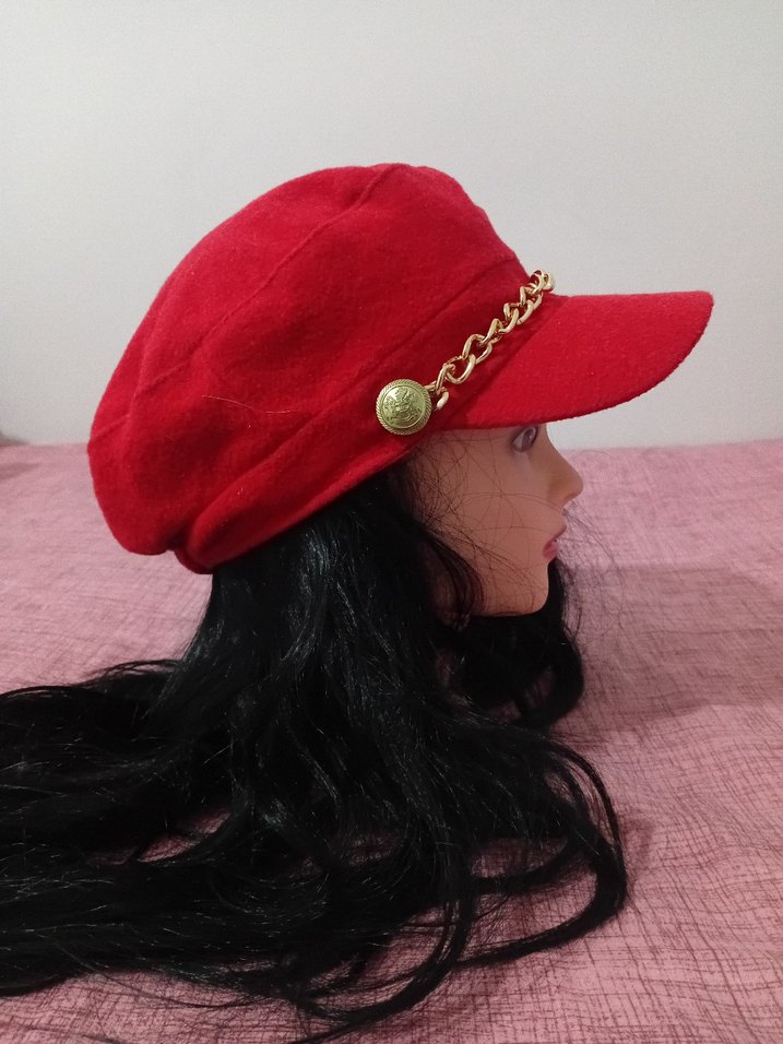 Kırmızı Zincir Detaylı Şapka  Trend & Şık - Görsel 4