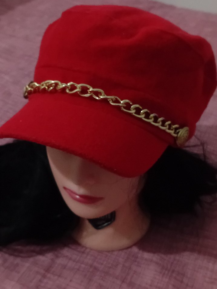 Kırmızı Zincir Detaylı Şapka  Trend & Şık - Görsel 5