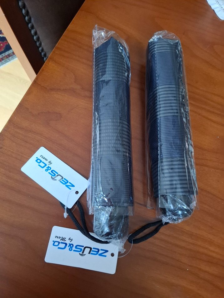 Kadin şemsiye etiketli boynerden alınmıştır - Görsel 3