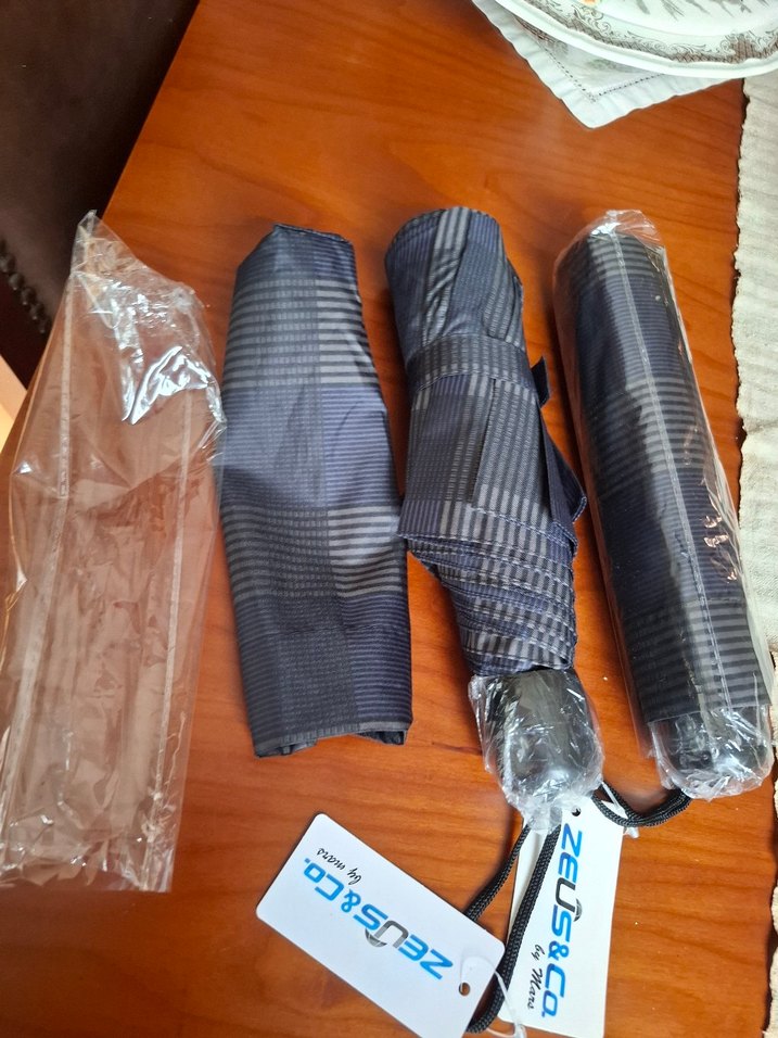 Kadin şemsiye etiketli boynerden alınmıştır - Görsel 5