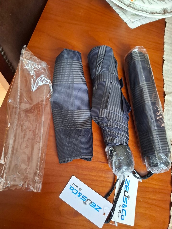 Kadin şemsiye etiketli boynerden alınmıştır - Görsel 4