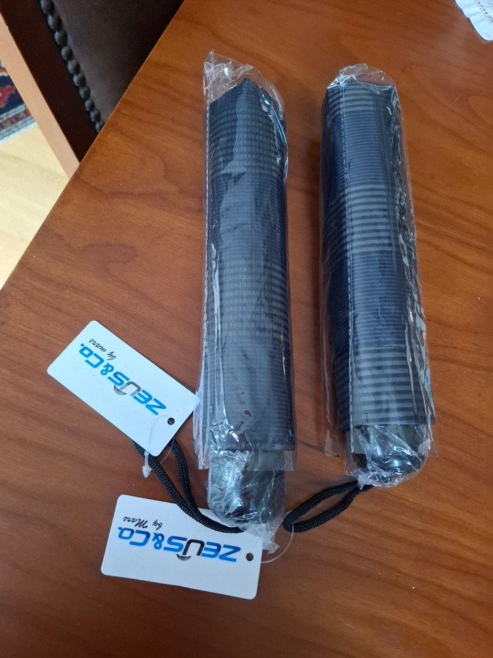 Kadin şemsiye etiketli boynerden alınmıştır - Görsel 2