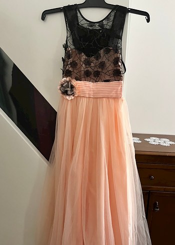 Pembe Dantel Detaylı Uzun Elbise