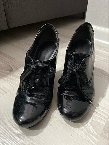 NINE WEST 37