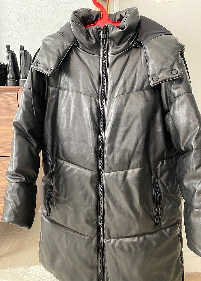 Stradivarius deri uzun şişme mont - Görsel 3