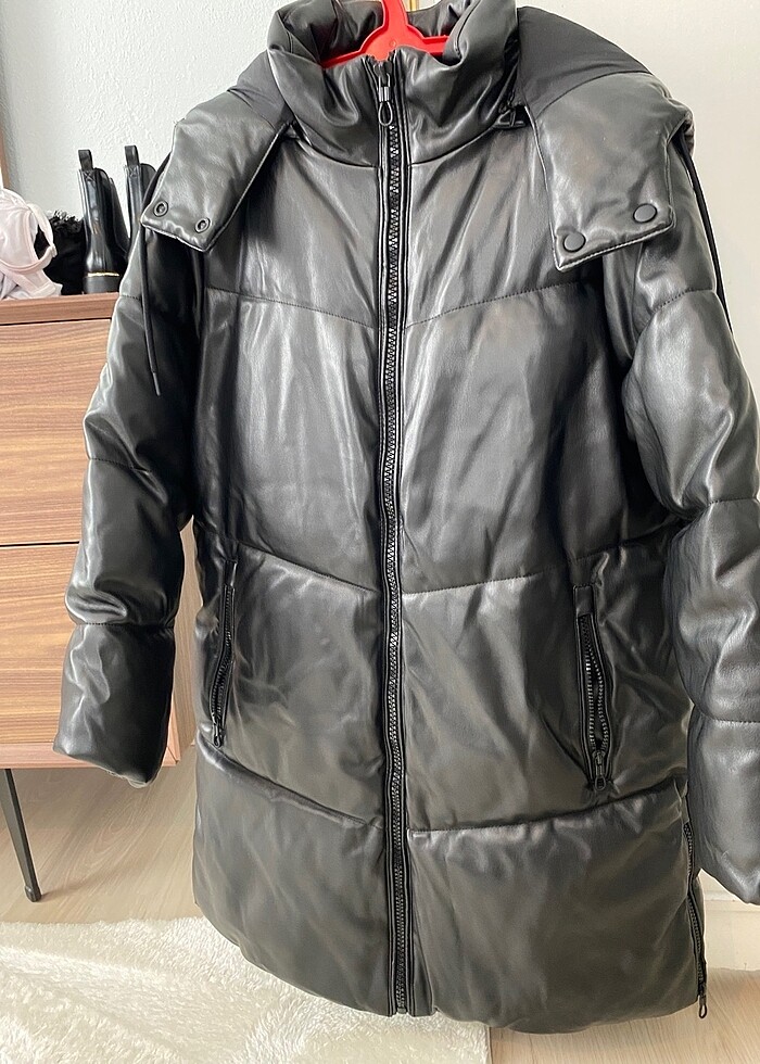 Stradivarius deri uzun şişme mont - Görsel 5