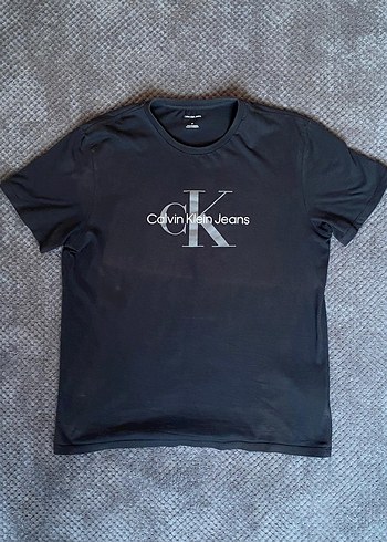 Calvin Klein Tshirt