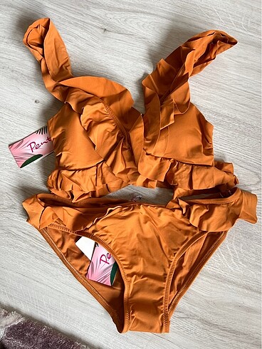 36 Beden Penti elenı deep frıll top bikini takımı