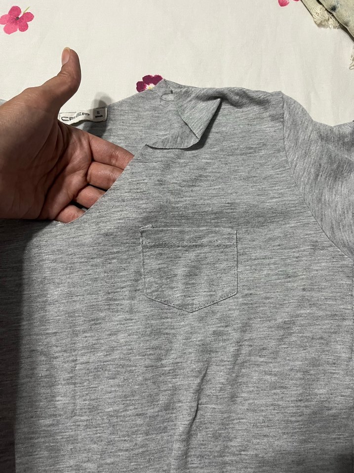 Gri V Yaka Tişört - Görsel 2