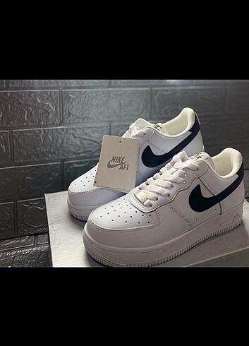 Nike Air Force Siyah Çizgili 1 Mid Barkodlu Ürün