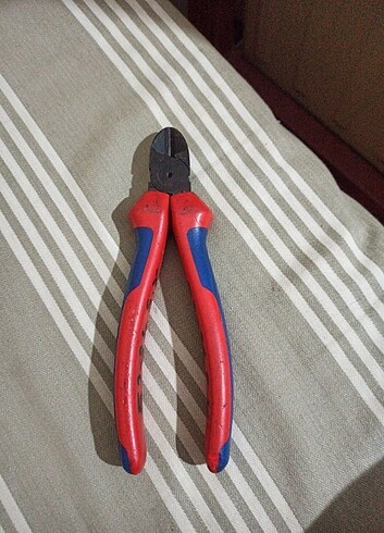  Beden kırmızı Renk Knipex Yan keski 