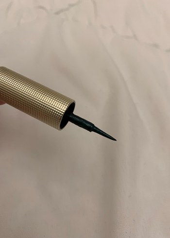 Loreal Mat Zümrüt rengi Eyeliner - Görsel 2