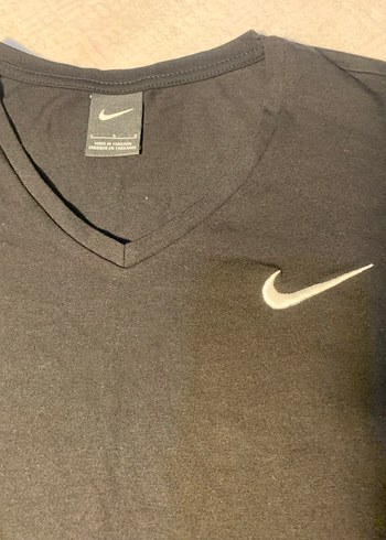 Nike Siyah V-Yaka Kısa Kollu Kadın Tişört - Görsel 2