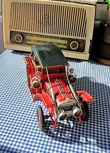 Metal araba retro 