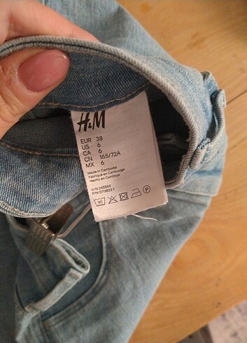 38 Beden mavi Renk H&M denim short 